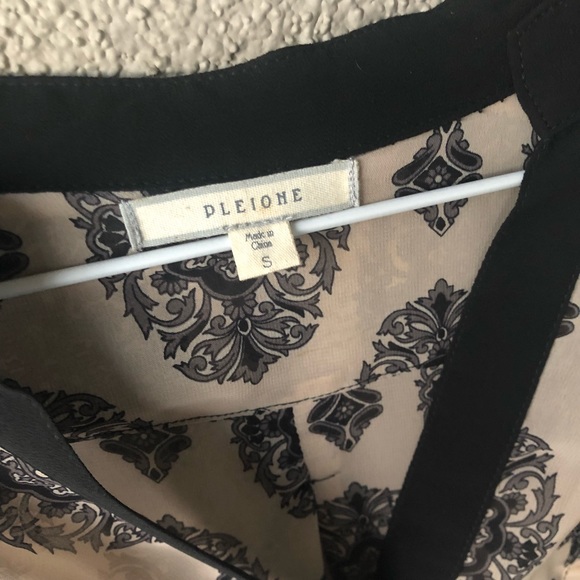 Sheer blouse with black pattern - Picture 3 of 6